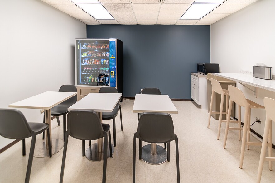 More Photos Of 1200 Shermer Rd, Northbrook Office For Lease