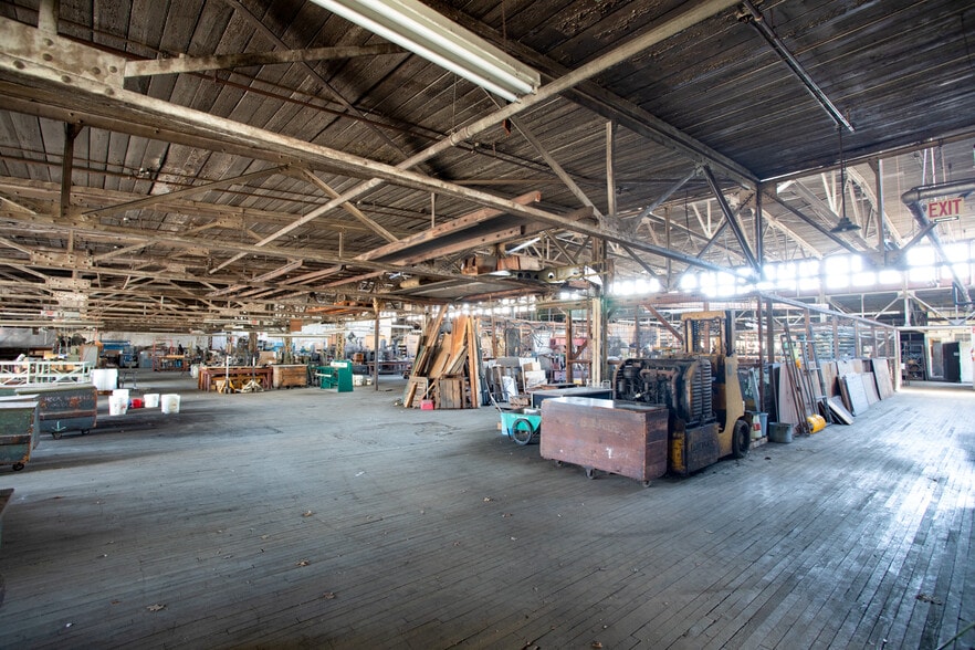 More Photos Of 994 Jefferson St, Fall River Manufacturing For Lease