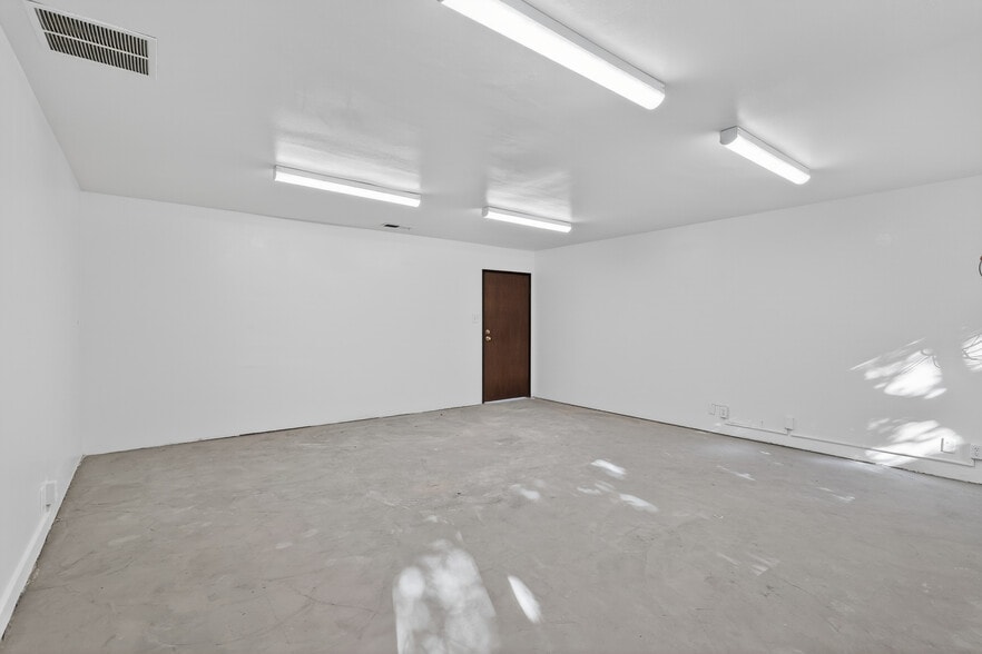 More Photos Of 5411 Valley Blvd, Los Angeles Warehouse For Lease