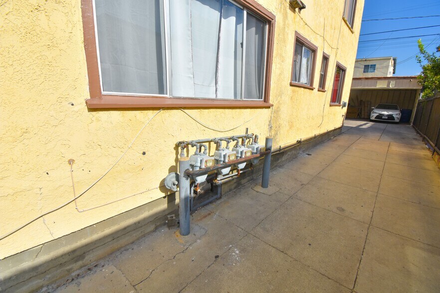 More Photos Of 2010 S Harcourt Ave, Los Angeles Apartments For Sale