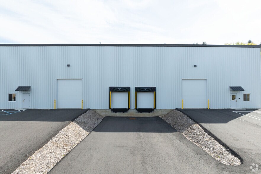 More Photos Of 113 Tabor Rd, Mechanicville Distribution For Lease
