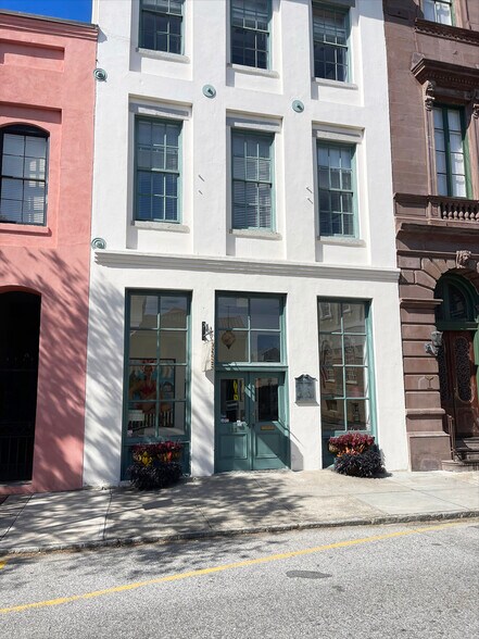 More Photos Of 111 E Bay St, Charleston Storefront Retail Office For Lease