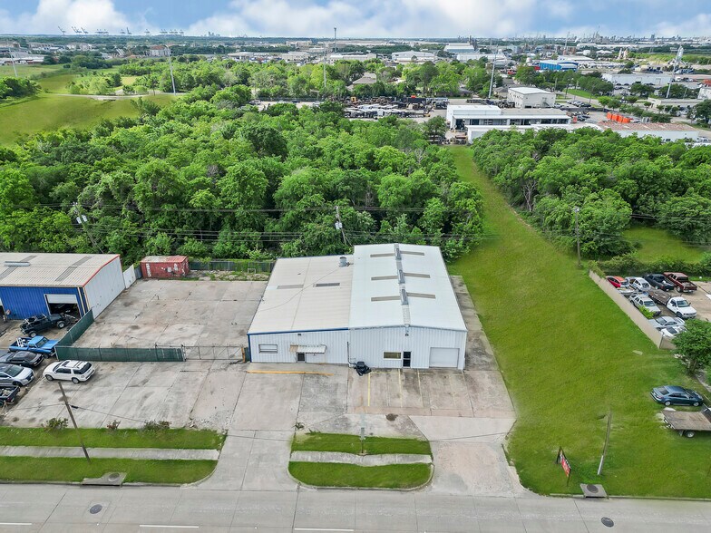 More Photos Of 1517 Spencer Highway, La Porte Auto Repair For Sale