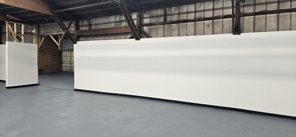 More Photos Of 400 Railroad St, Pittsburgh Warehouse For Lease