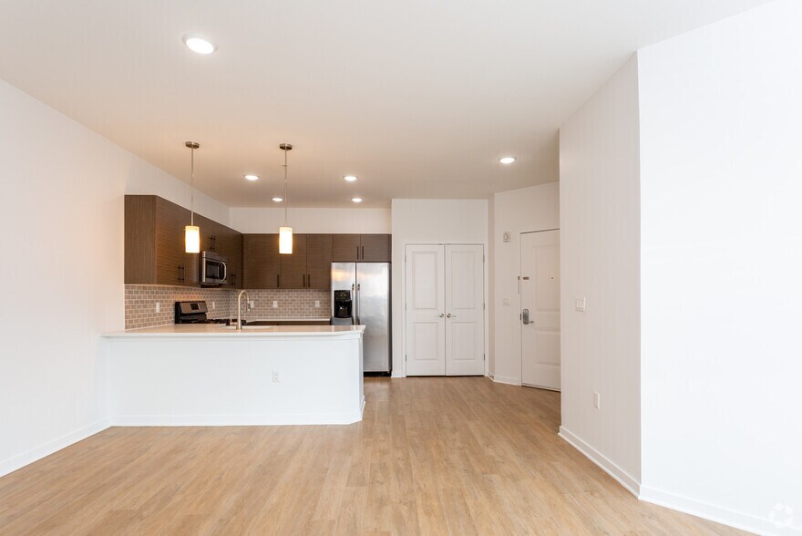 More Photos Of 56 Broad St, Bloomfield Apartments For Lease