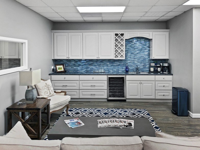 More Photos Of 102 E Walker St, League City Office For Lease