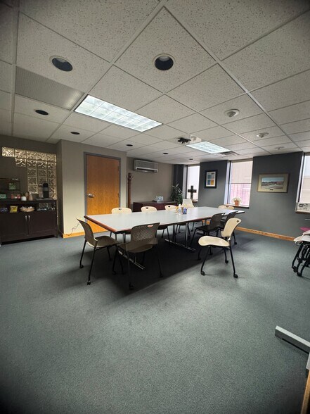 More Photos Of 347 W Berry St, Fort Wayne Office For Lease
