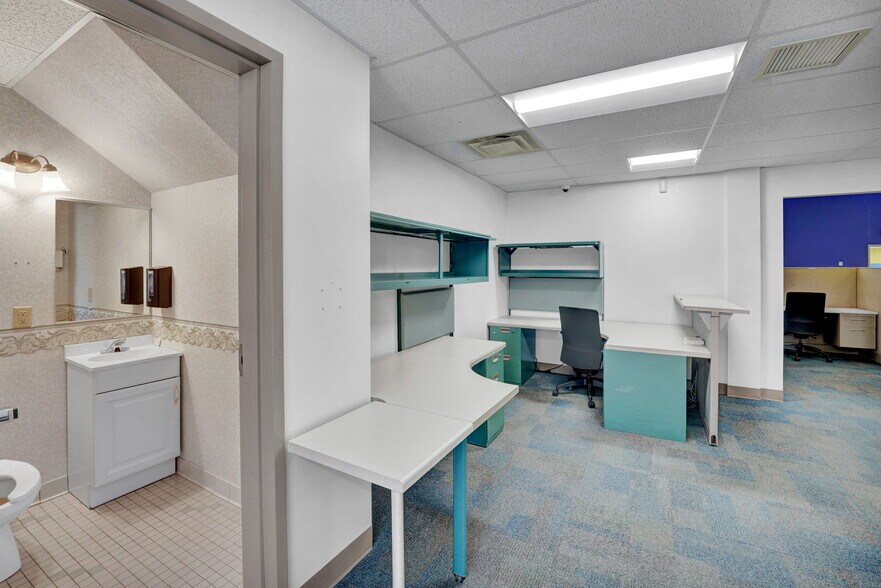 More Photos Of 26 Steele Ave, Arcade Office For Lease