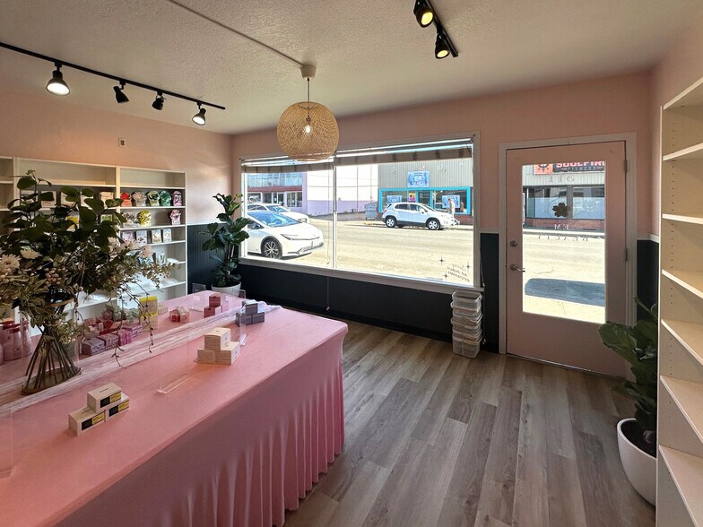 More Photos Of 511 Henderson St, Eureka Storefront Retail Residential For Sale