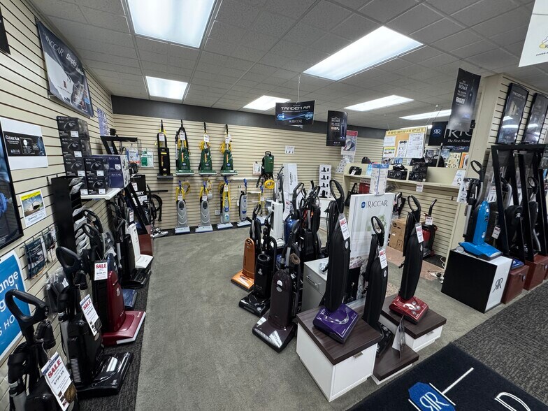 More Photos Of 223 E Main Ave, Bismarck Showroom For Sale