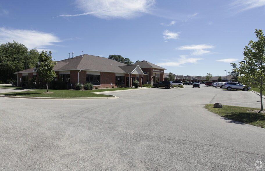 More Photos Of 820 E Terra Cotta Ave, Crystal Lake Office For Sale