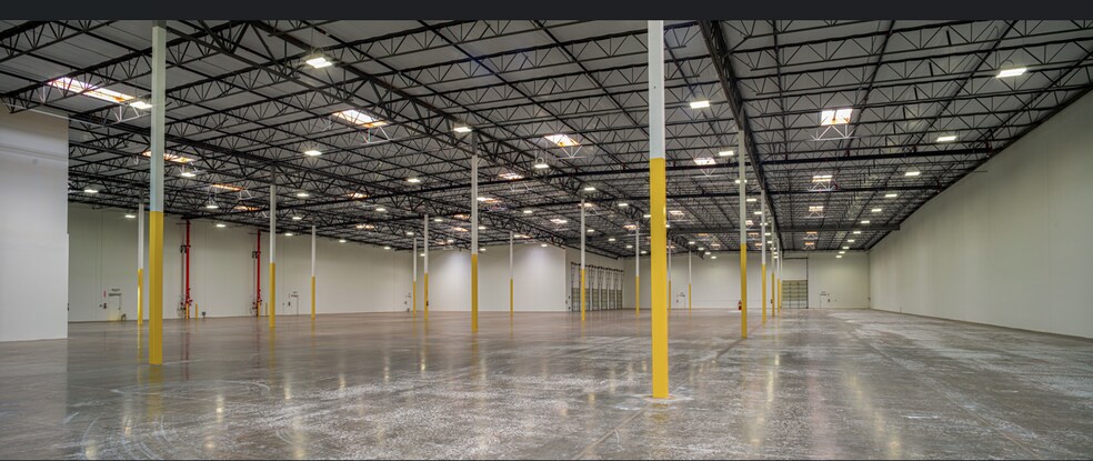 More Photos Of 14650 Hoover St, Westminster Warehouse For Lease