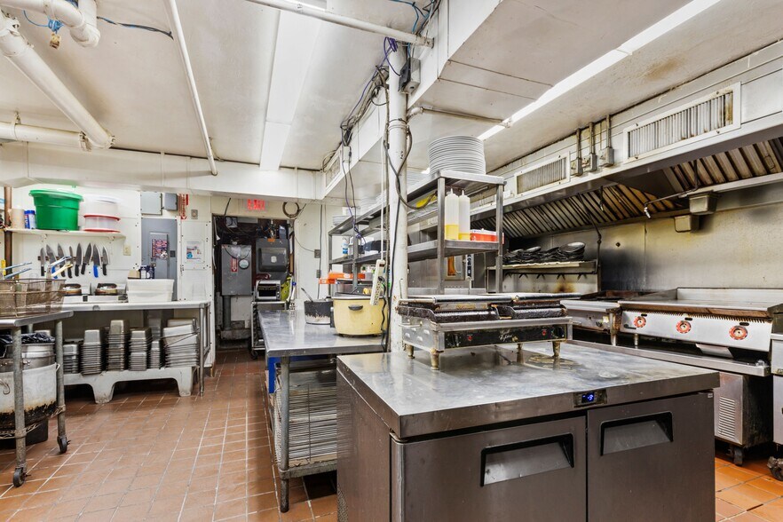 More Photos Of 278-282 Shrewsbury St, Worcester Storefront Retail Residential For Sale