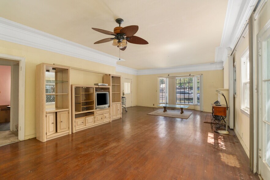 More Photos Of 4458 Maplewood Ave, Los Angeles Multifamily For Sale