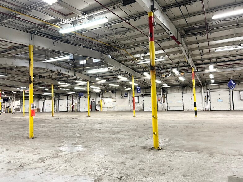 More Photos Of 675 E Allman St, Medford Warehouse For Lease