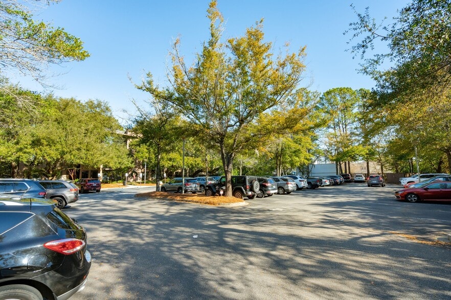 More Photos Of 710 Johnnie Dodds Blvd, Mount Pleasant Medical For Sale