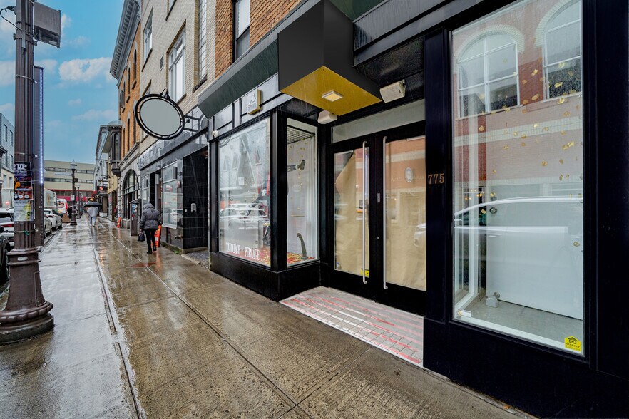 Primary Photo Of 773-775 St Saint-Joseph E, Québec General Retail For Lease