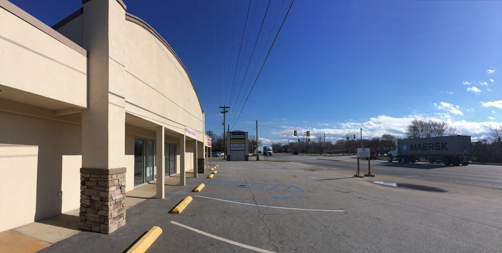 More Photos Of 1985 S Highway 101, Duncan Freestanding For Sale