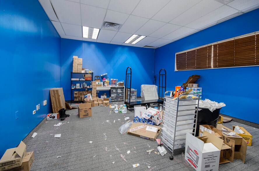 More Photos Of 25315 Kean St, Dearborn Industrial For Lease