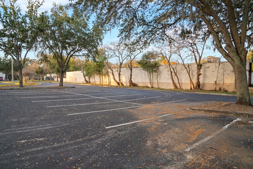 More Photos Of 1209 W Brandon Blvd, Brandon Auto Repair For Sale