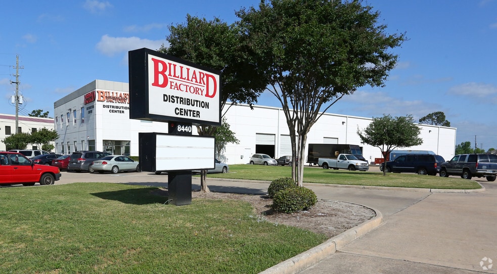 More Photos Of 8440 N Sam Houston Pky W, Houston Warehouse For Lease