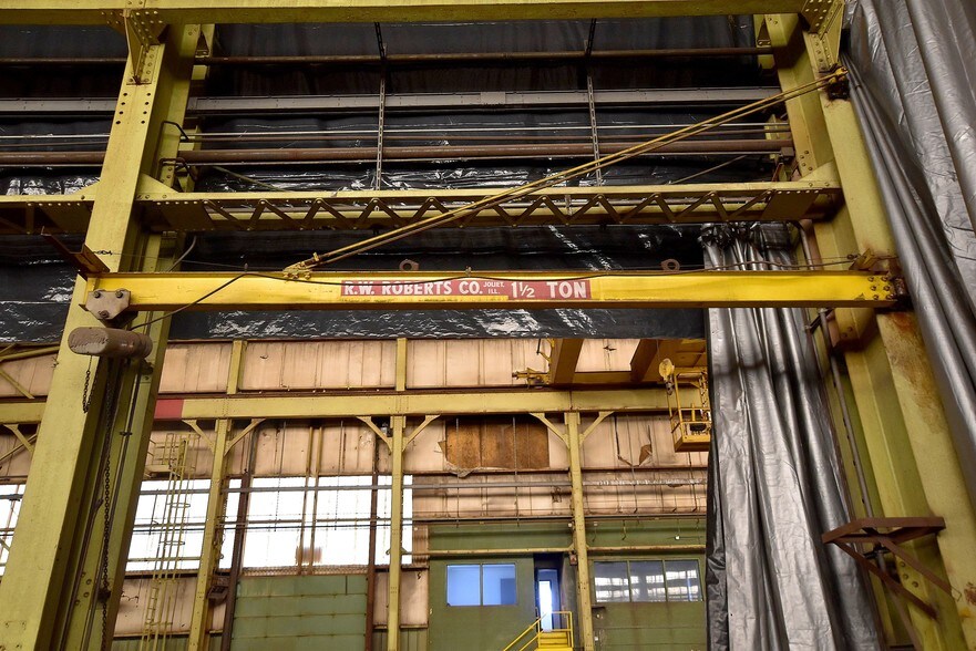 More Photos Of 420 Woodruff Rd, Joliet Warehouse For Lease