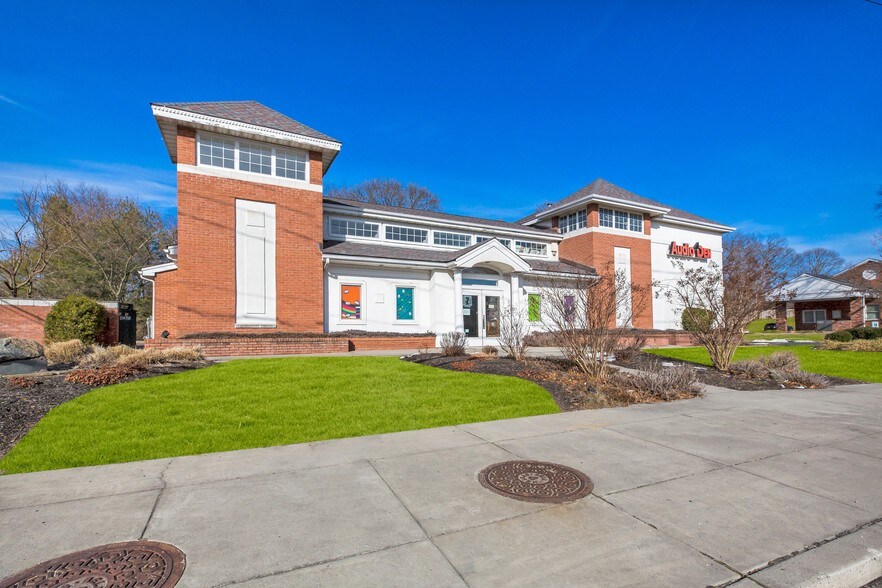 More Photos Of 2845 Middle Country Rd, Lake Grove Storefront Retail Office For Sale
