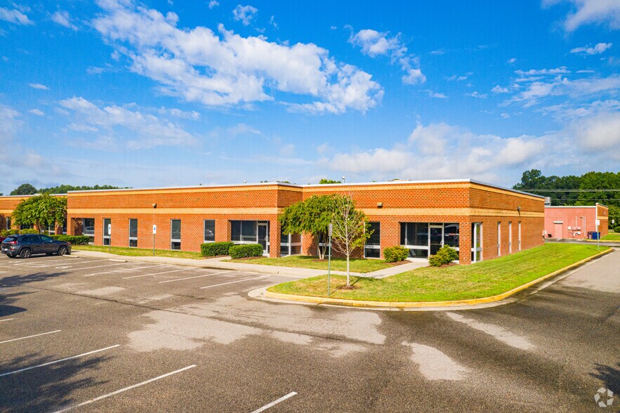 Primary Photo Of 16001-16071 Continental Blvd, Colonial Heights Unknown For Sale