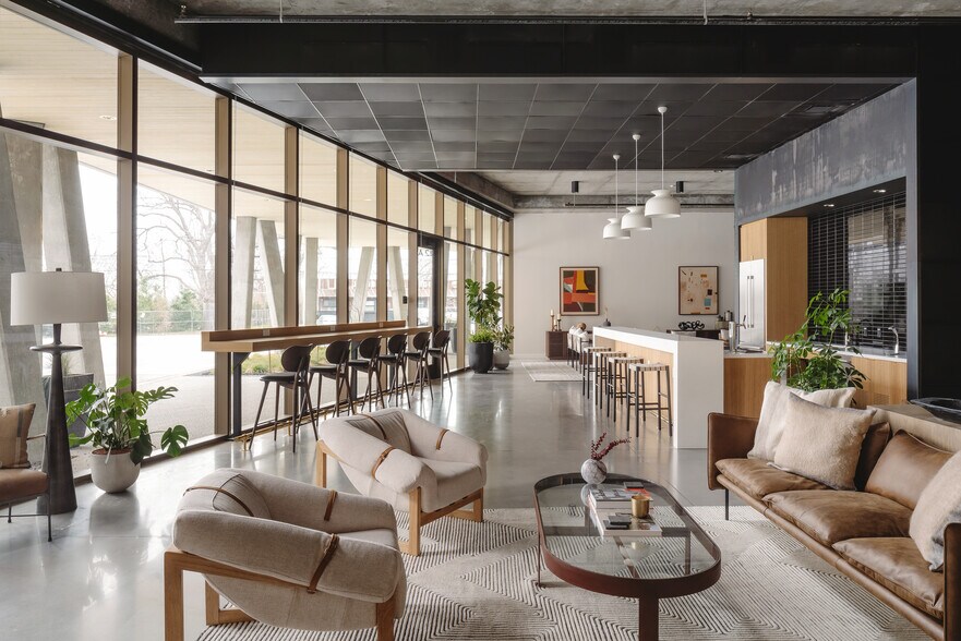 More Photos Of 3232 E Cesar Chavez St, Austin Unknown For Lease