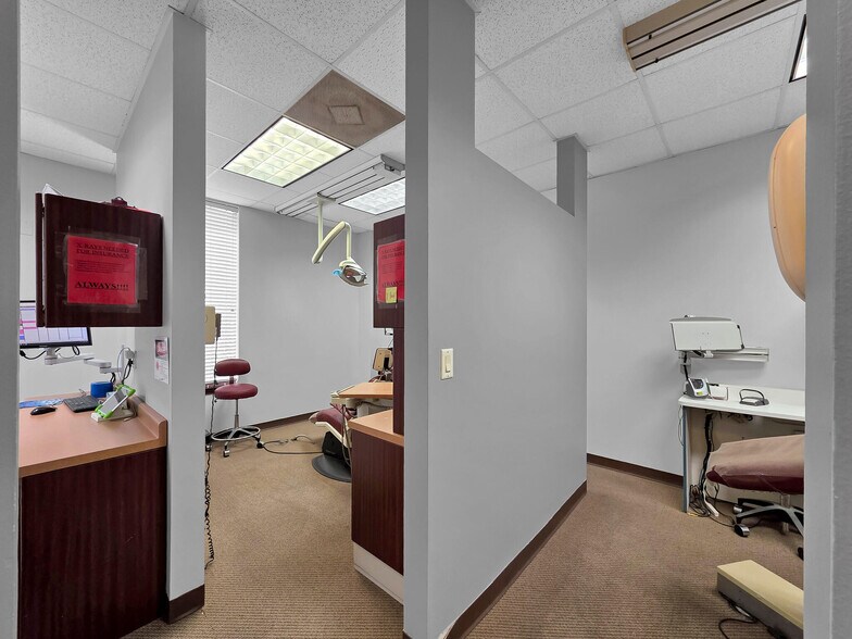 More Photos Of 6429 Fairmont Pky, Pasadena Office For Sale