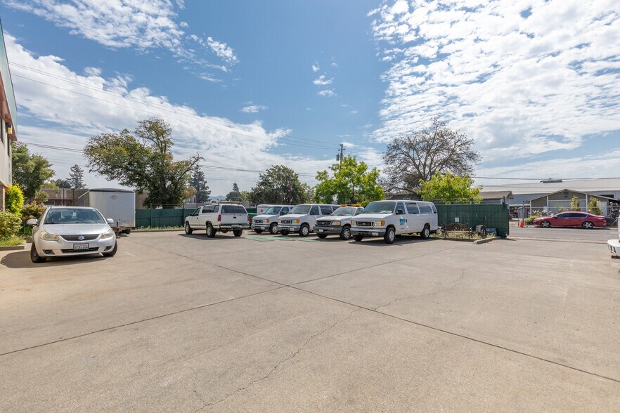 More Photos Of 603 California Blvd, Napa Warehouse For Lease