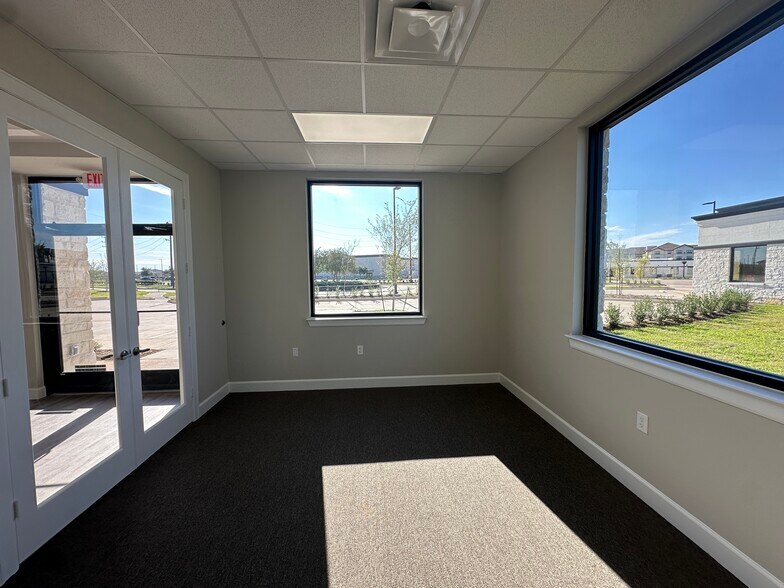 More Photos Of 5501 Cabrera Dr, Sugar Land Unknown For Lease