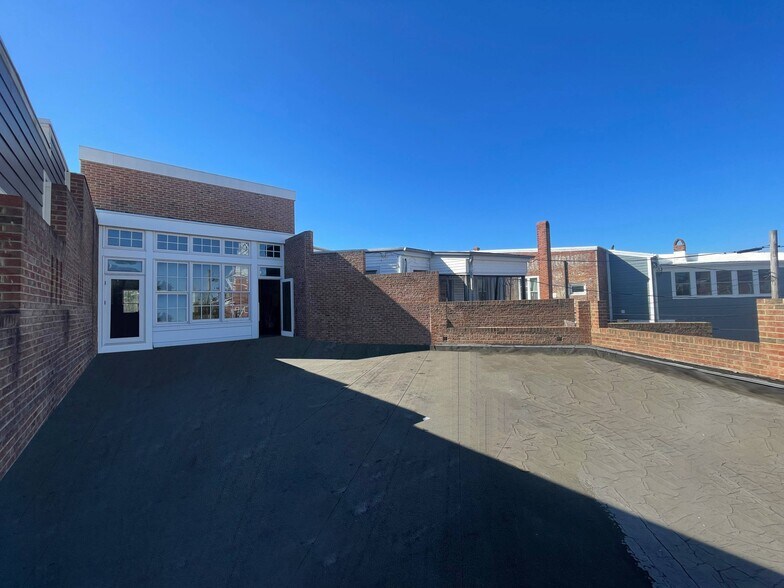 More Photos Of 513 Poplar St, Cambridge Storefront Retail Residential For Sale