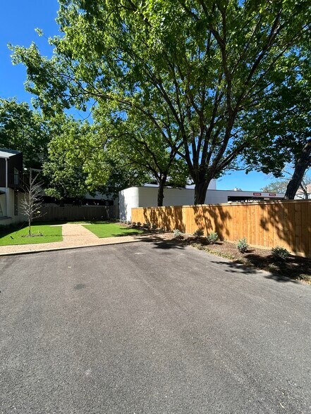 More Photos Of 4916 Kelvin Dr, Houston Coworking Space