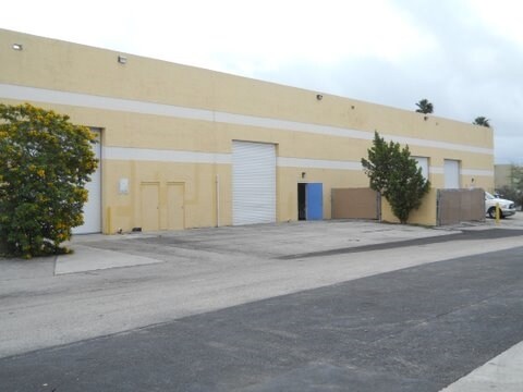 More Photos Of 2201 N Andrews Ave, Pompano Beach Showroom For Lease