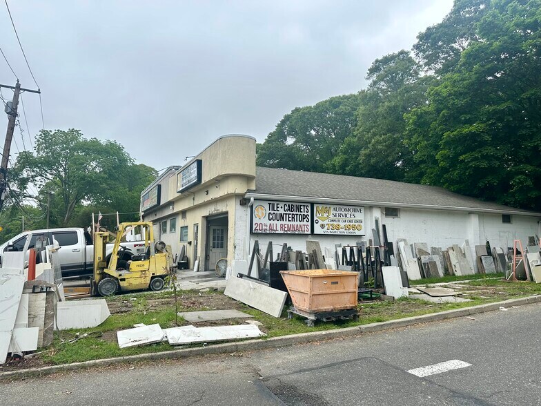 More Photos Of 87 Ronkonkoma Ave, Ronkonkoma Warehouse For Sale