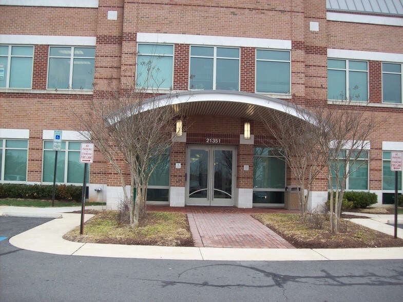 More Photos Of 21351 Gentry Dr, Sterling Office For Lease