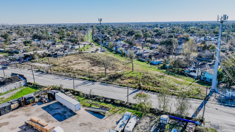 More Photos Of 7634 Harrisburg Blvd, Houston Land For Sale