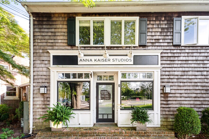 More Photos Of 3 Railroad Ave, East Hampton Storefront Retail Office For Lease