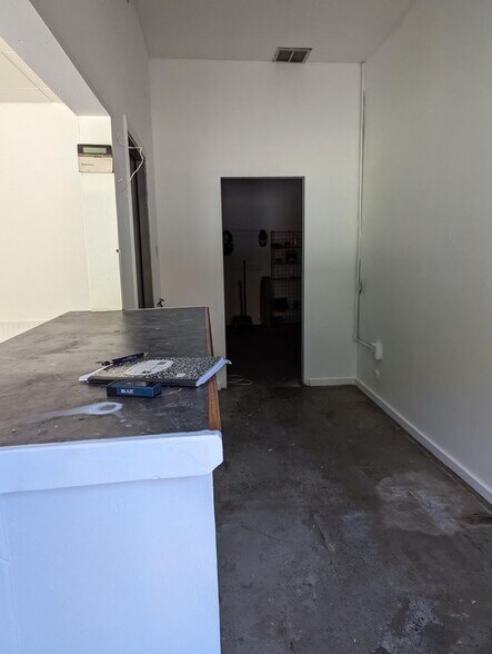 More Photos Of 211 Oakwood Ave, Troy Service For Lease