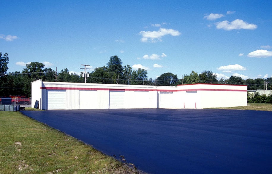 More Photos Of 31666 W Eight Mile Rd, Farmington Hills Manufacturing For Sale