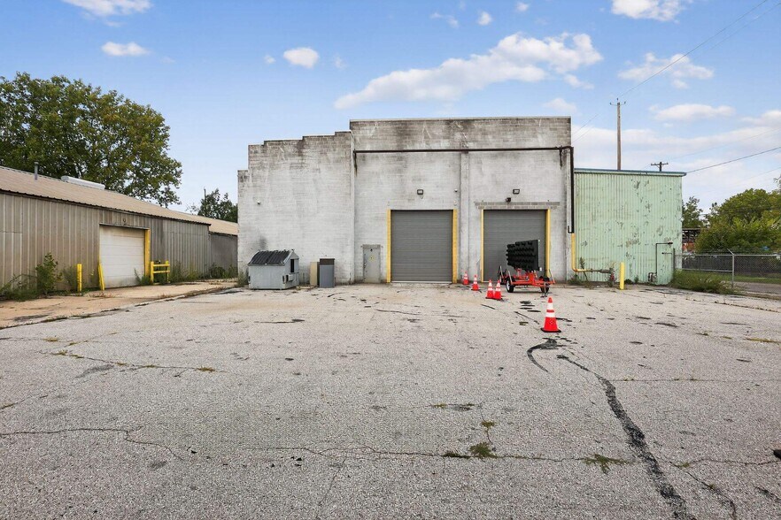 More Photos Of 6700 Morgan Ave, Cleveland Warehouse For Lease
