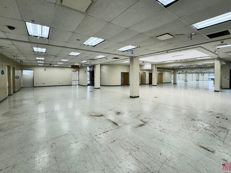 More Photos Of 900 Day Hill Rd, Windsor Flex For Sale