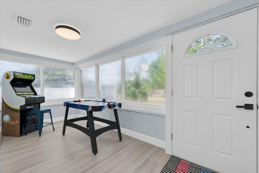 More Photos Of 4000 46th St N, Saint Petersburg Hospitality For Sale