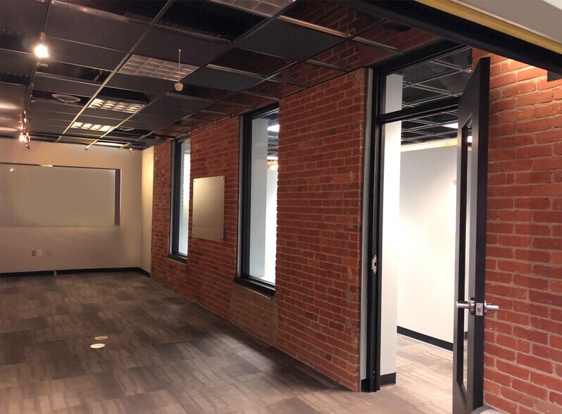 More Photos Of 7 S Laurens St, Greenville Office For Sale