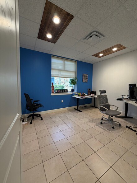 More Photos Of 20008 Champion Forest Dr, Spring Medical For Lease