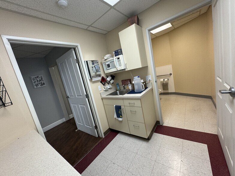 More Photos Of 5605 Riggins Ct, Reno Office For Sale