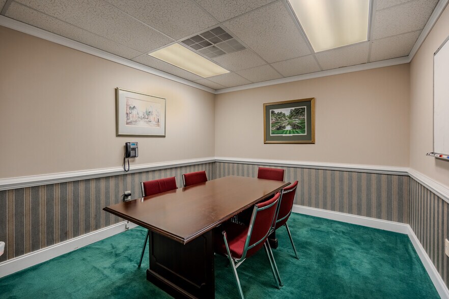 More Photos Of 215 N Pleasantburg Dr, Greenville Office For Sale