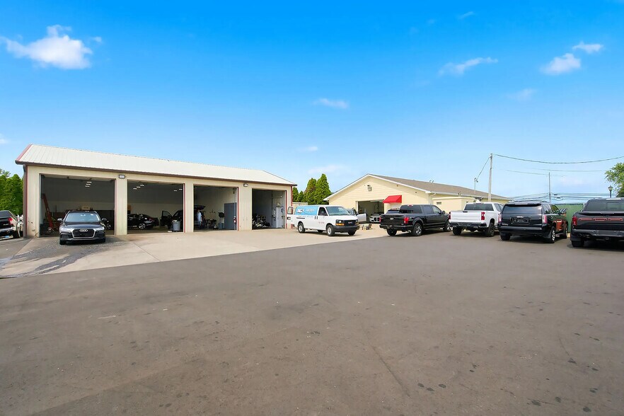 More Photos Of 1375 Old York Rd, Allentown Auto Repair For Sale