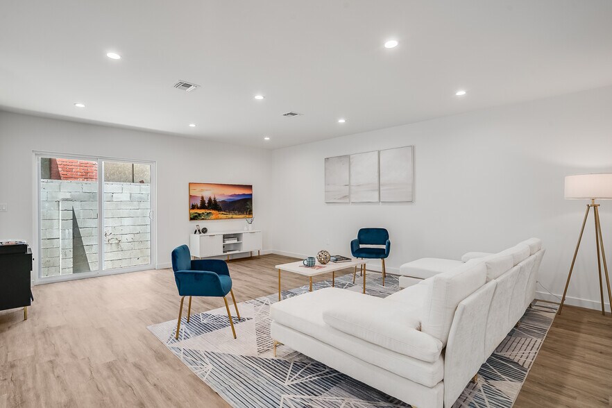 More Photos Of 7008 Encino Ave, Van Nuys Apartments For Sale